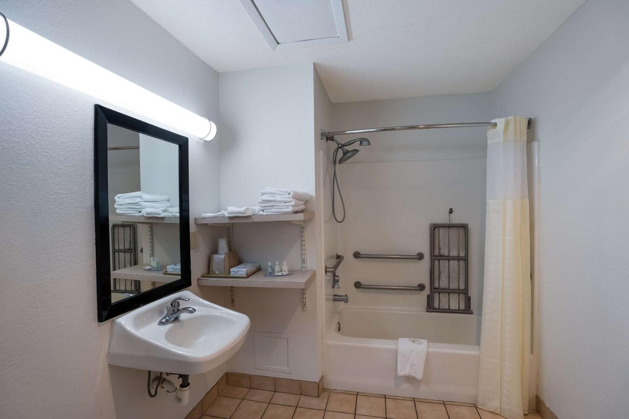 Quality Inn & Suites ジャンクション エクステリア 写真