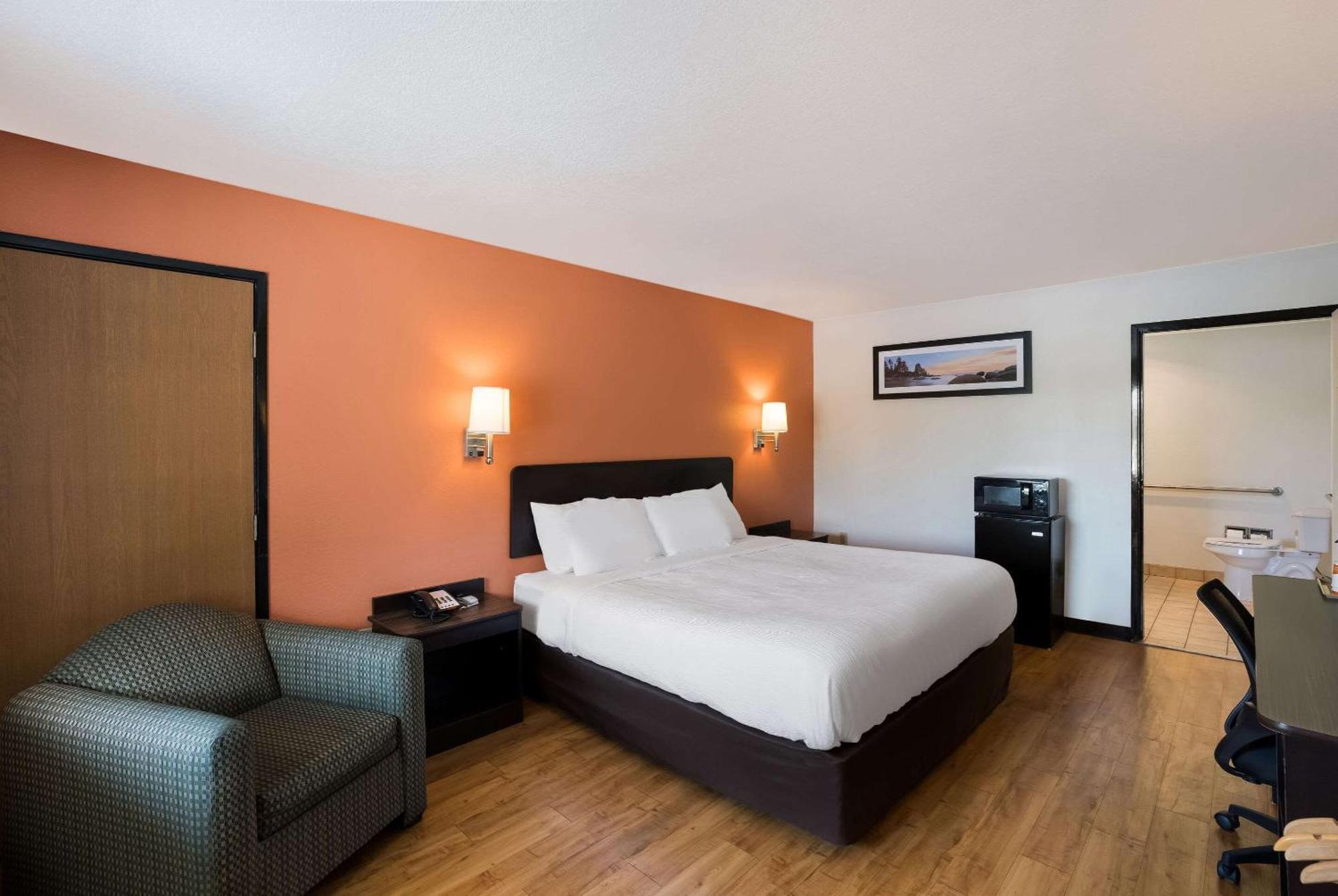 Quality Inn & Suites ジャンクション エクステリア 写真