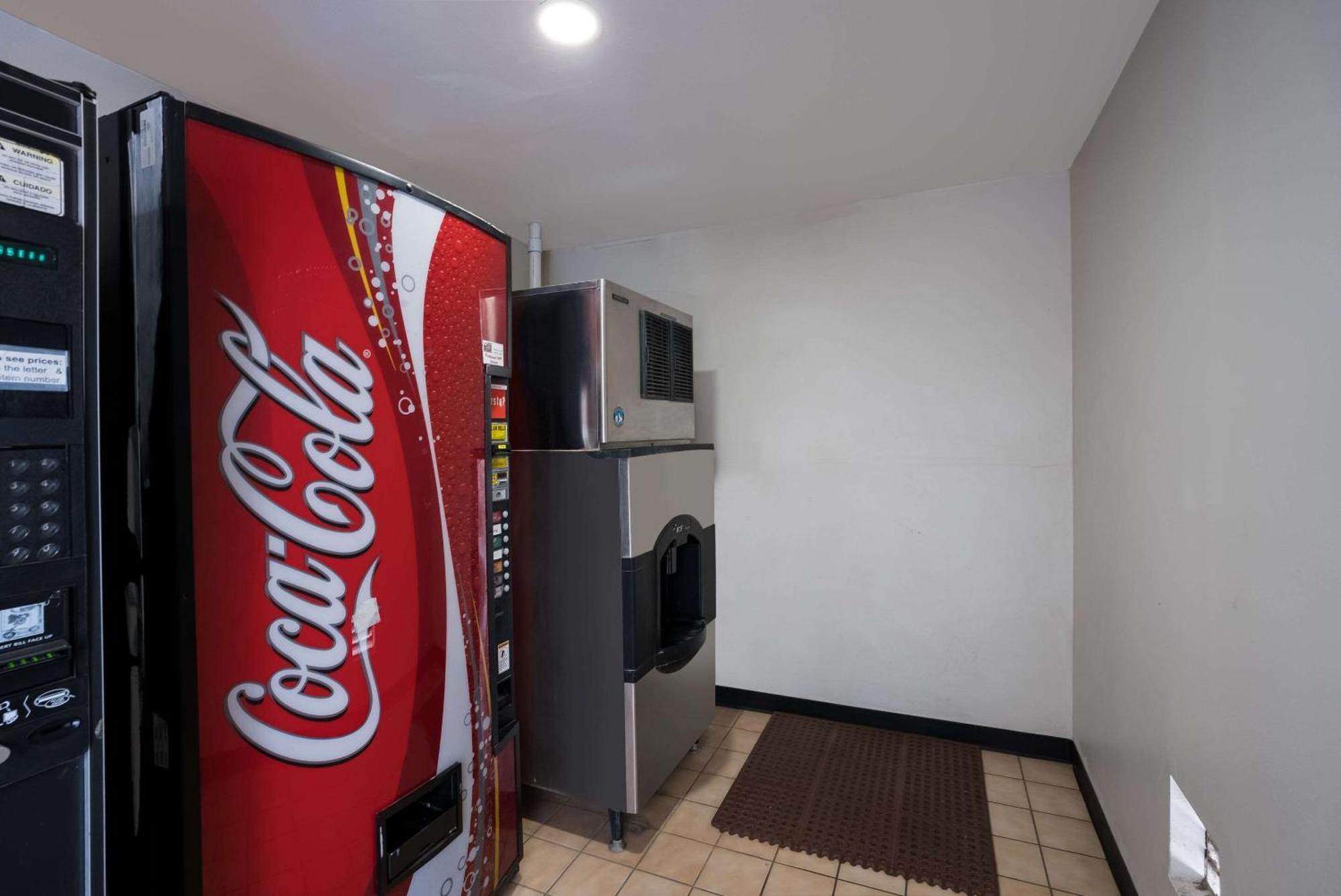 Quality Inn & Suites ジャンクション エクステリア 写真