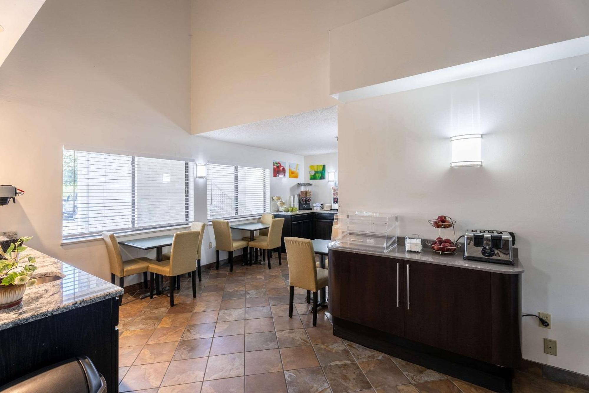Quality Inn & Suites ジャンクション エクステリア 写真