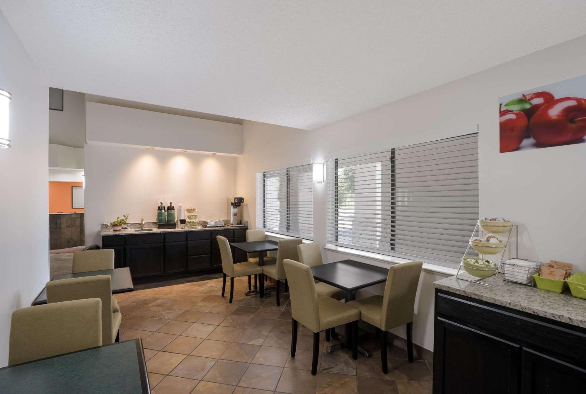 Quality Inn & Suites ジャンクション エクステリア 写真