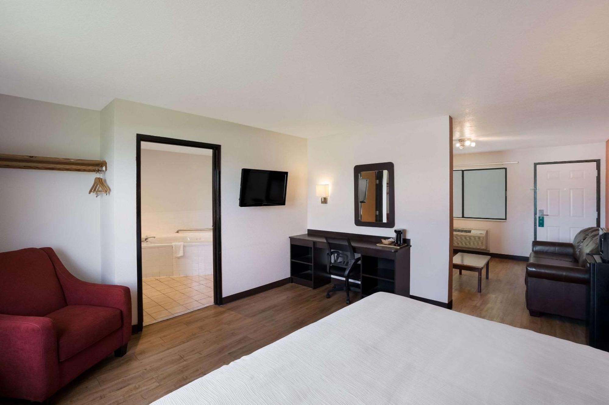 Quality Inn & Suites ジャンクション エクステリア 写真