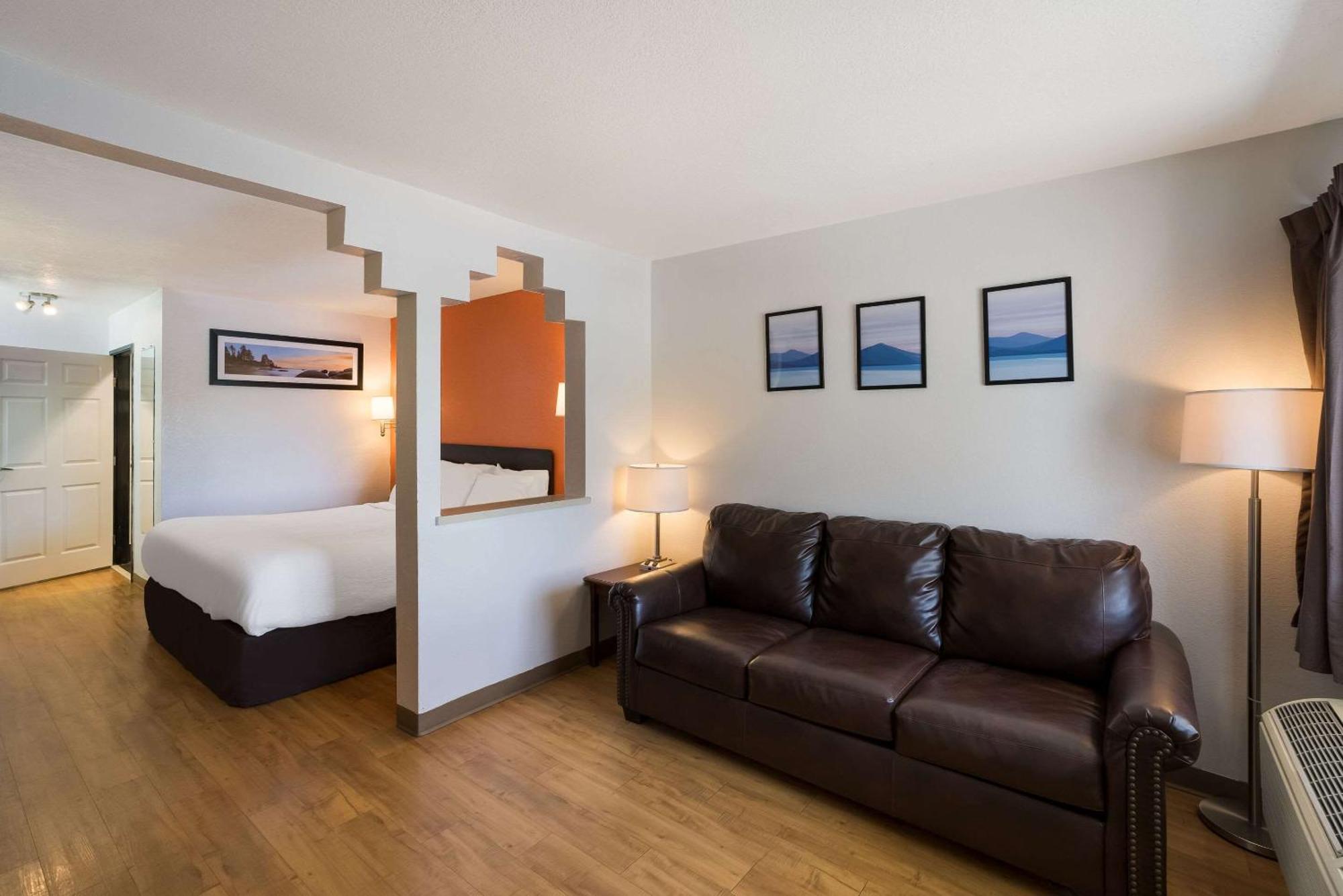 Quality Inn & Suites ジャンクション エクステリア 写真