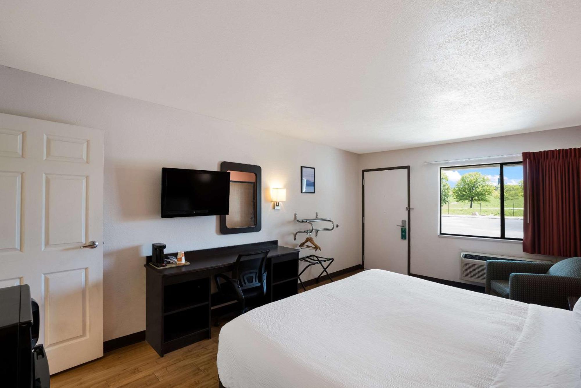 Quality Inn & Suites ジャンクション エクステリア 写真