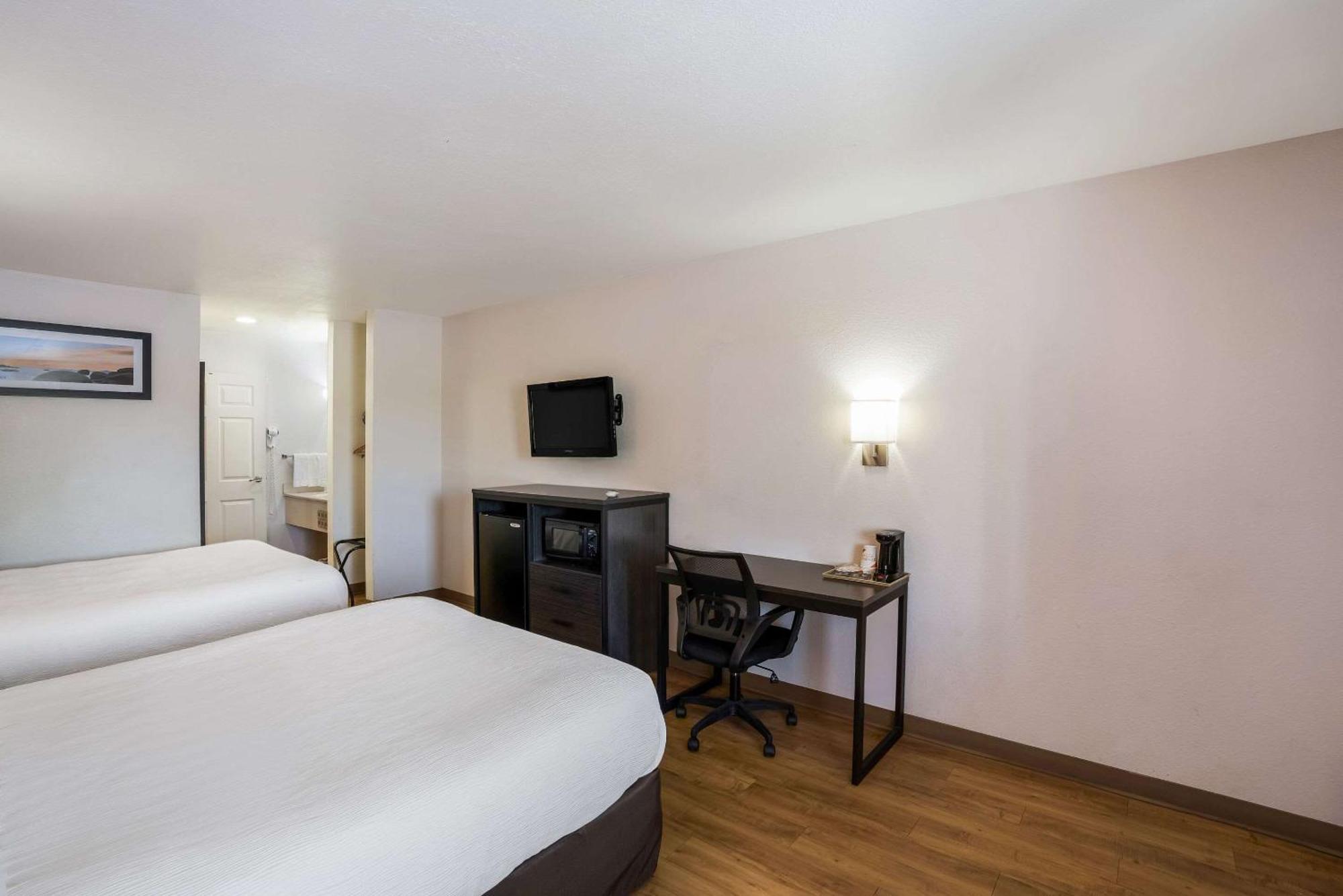Quality Inn & Suites ジャンクション エクステリア 写真