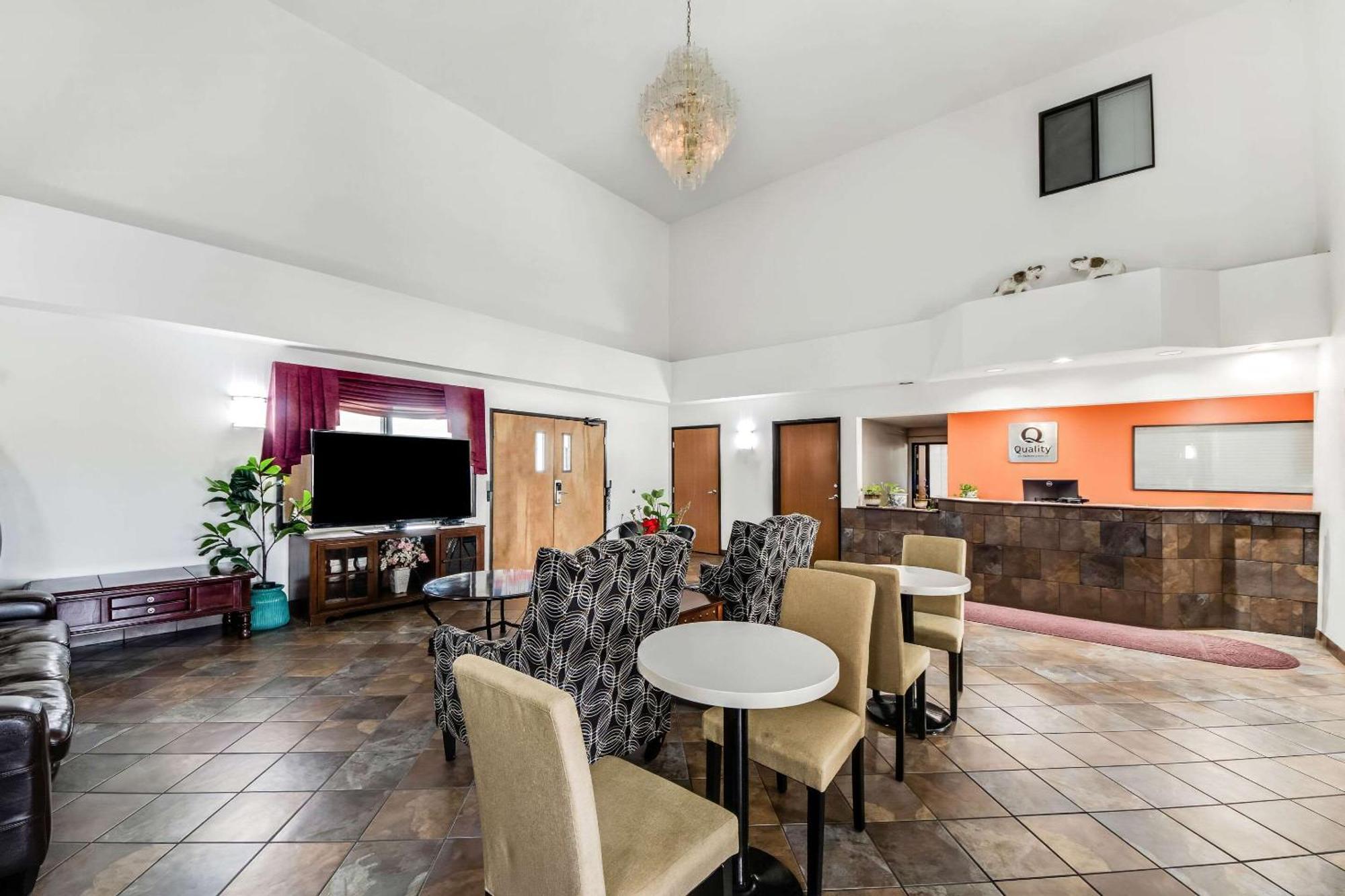 Quality Inn & Suites ジャンクション エクステリア 写真