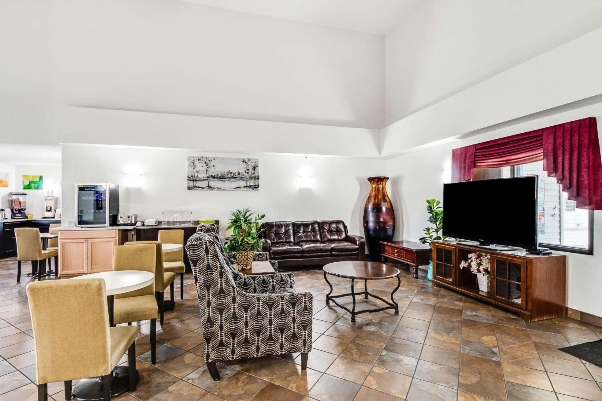 Quality Inn & Suites ジャンクション エクステリア 写真
